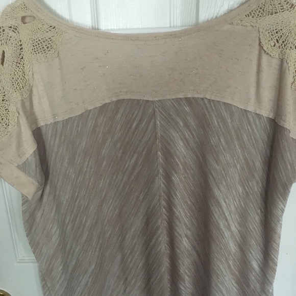 Mystree brand top with a hint of sparkle - Picture 3 of 3